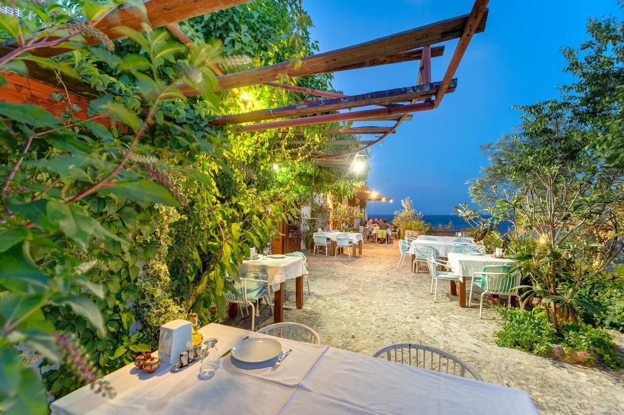 Assos Terrace Hotel ภายนอก รูปภาพ