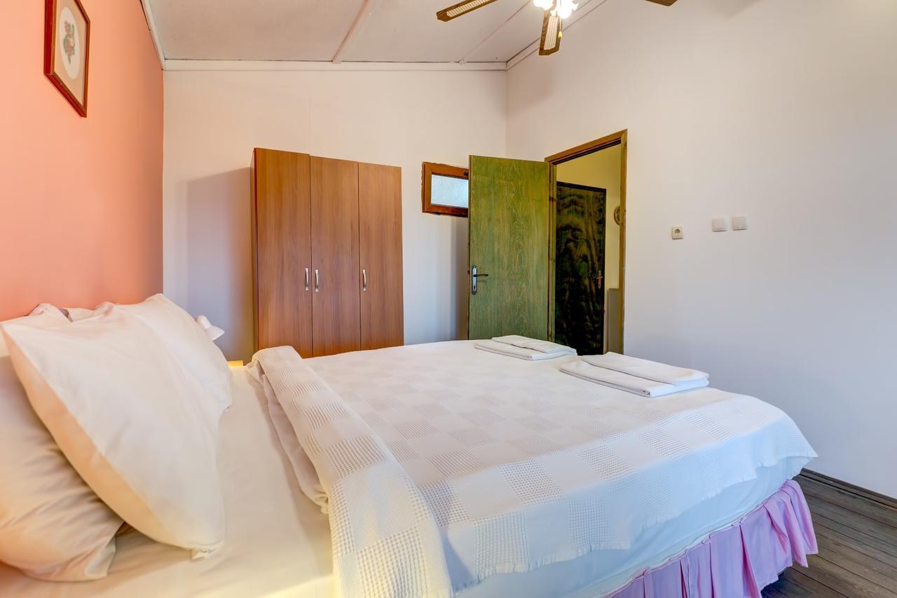 Assos Terrace Hotel ภายนอก รูปภาพ