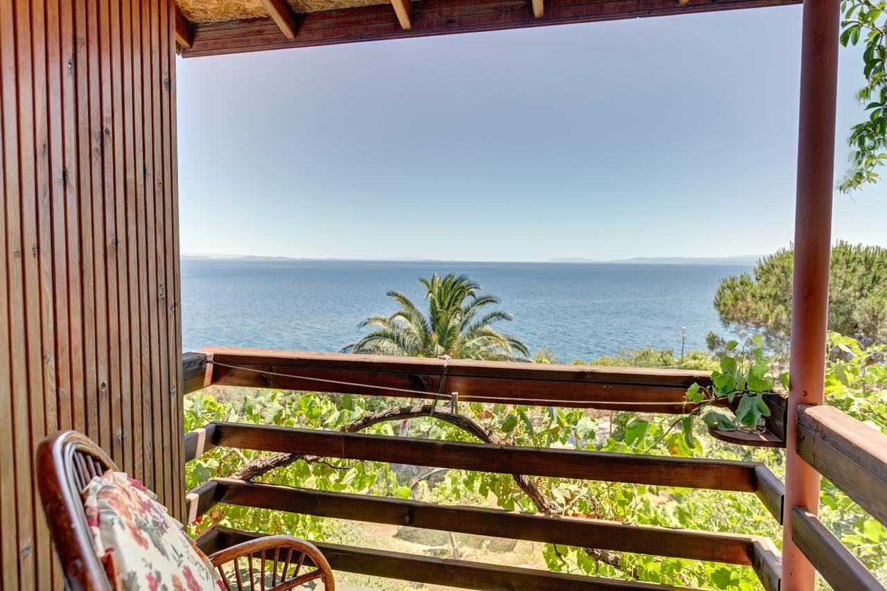 Assos Terrace Hotel ภายนอก รูปภาพ