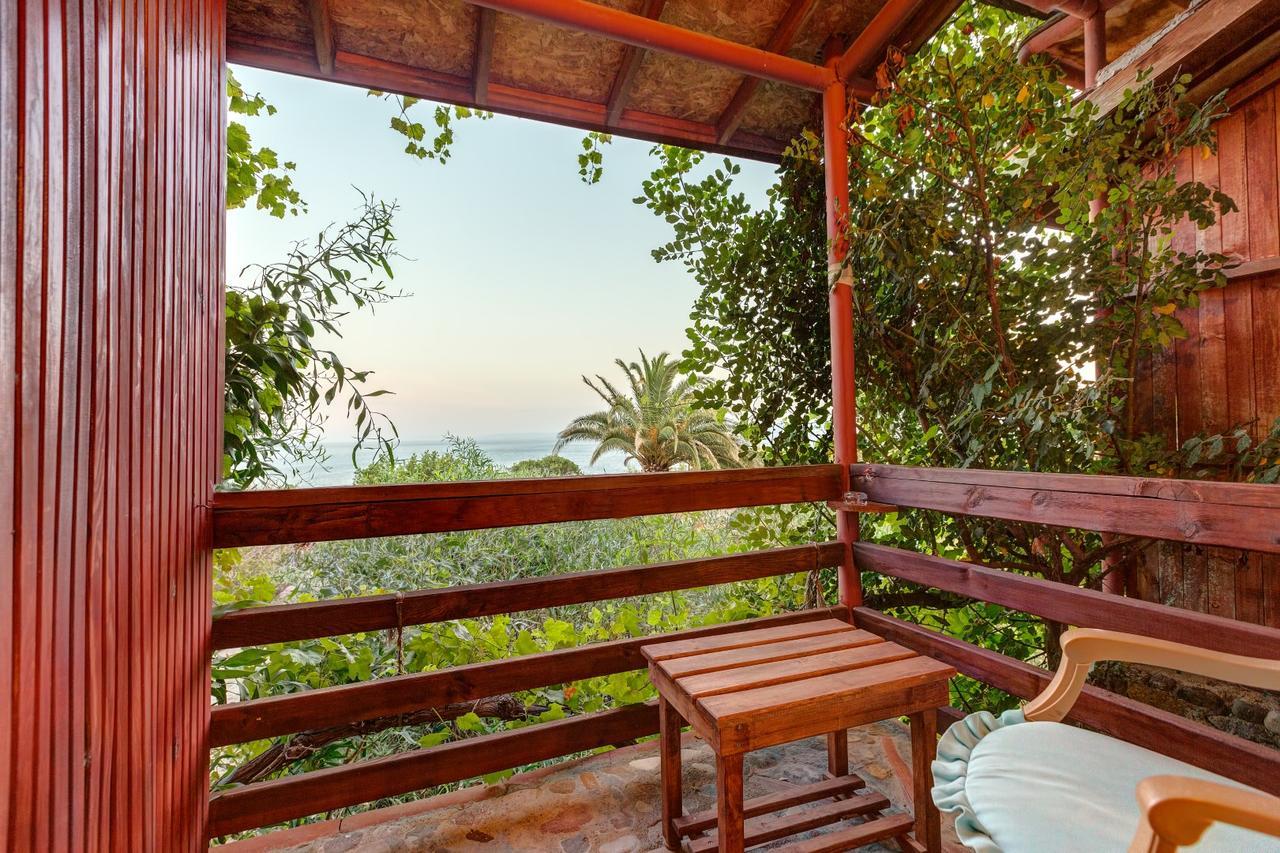 Assos Terrace Hotel ภายนอก รูปภาพ